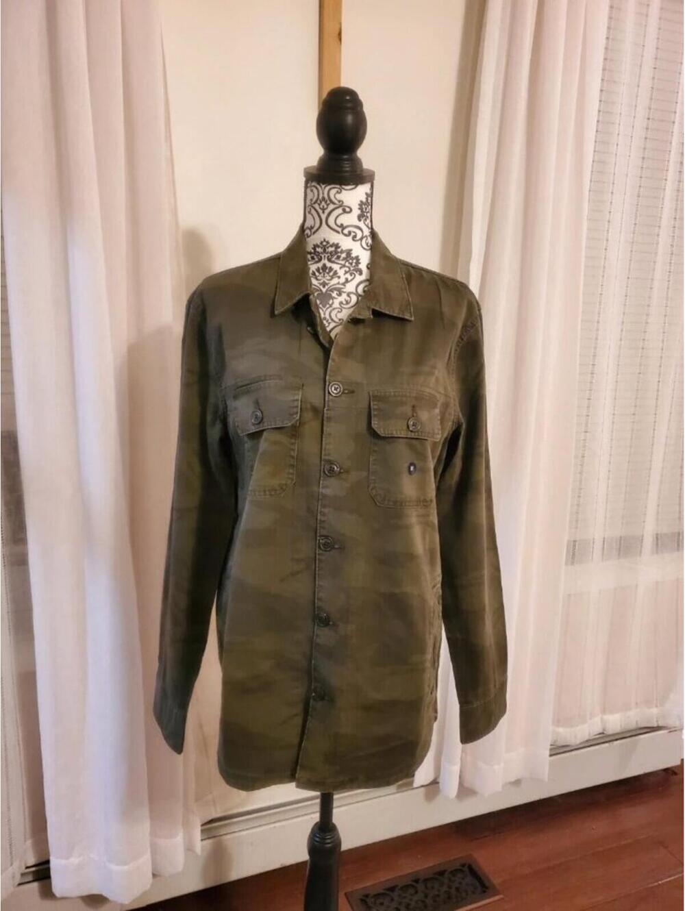 Abercrombie & Fitch Button Up